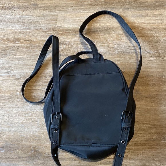 Mini unicorn backpack - Picture 2 of 3